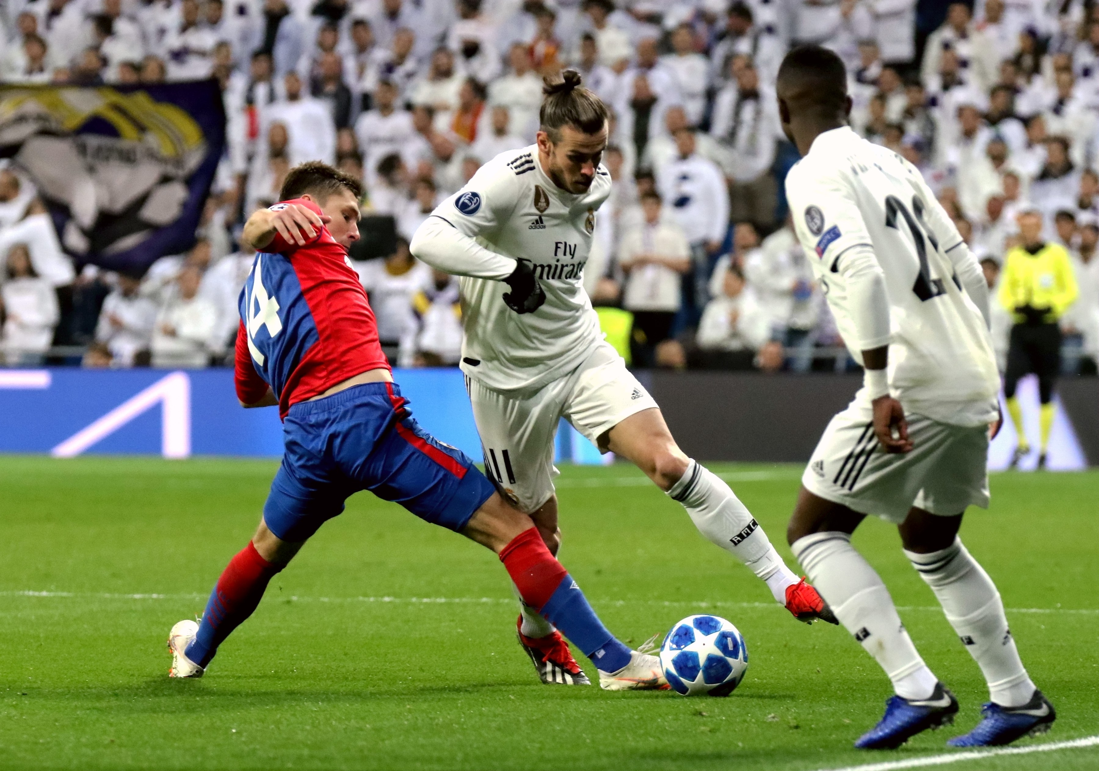 德劳伦蒂斯：孔蒂正带领球队重回正轨，球员也听从了他的指示（德劳伦蒂斯：孔蒂已让球队走上正轨，球员们在执行其部署）