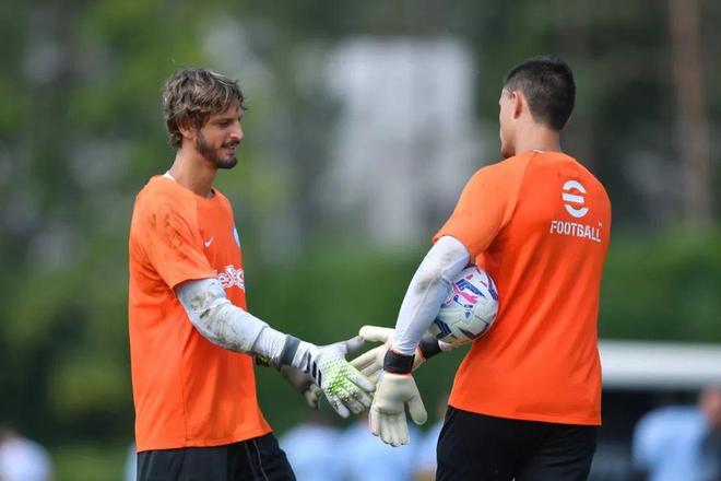 记录报：本菲卡冬窗不放普雷斯蒂亚尼和施耶尔德鲁普，除非签新援（《记录报》：若无新援入队，本菲卡冬窗将留住普雷斯蒂亚尼与施耶尔德鲁普）