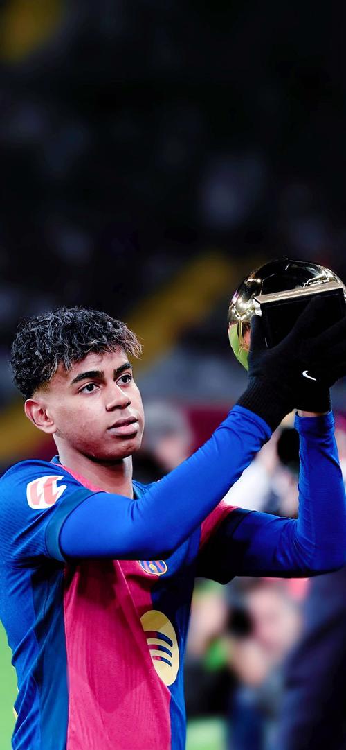 本泽马：皇马需要姆巴佩在关键时刻挺身而出，他得和队友谈谈（本泽马：皇马盼姆巴佩关键时刻挺身而出 并与队友加强沟通）