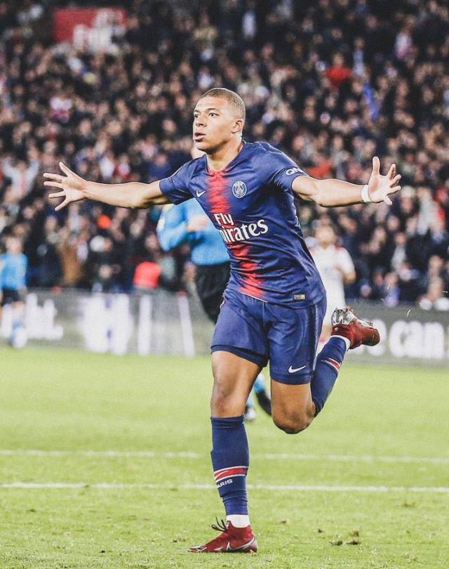 广东男篮防守反击轻取上海（广东男篮快攻致胜，轻松击败上海）