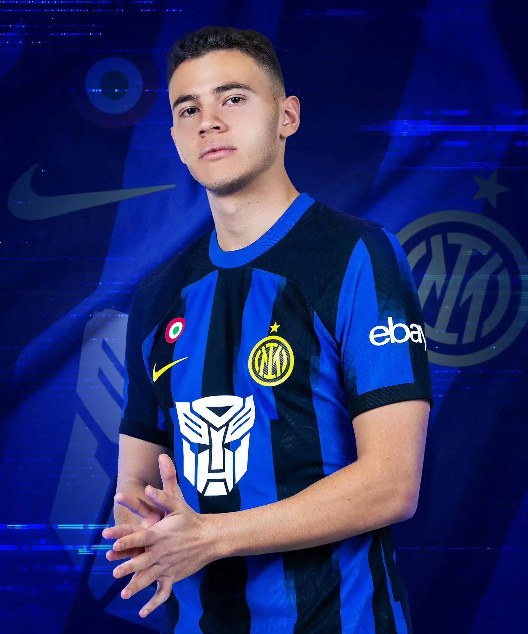 亚足联官网：上海海港卫冕中超冠军，却在亚洲赛场举步维艰（亚足联官网：上海海港再夺中超桂冠，亚洲赛场步履维艰）