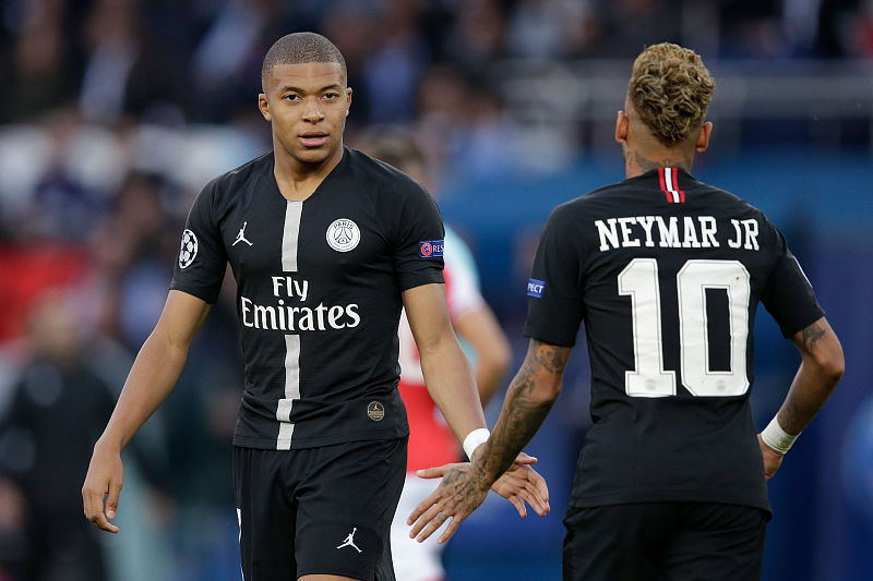 龙赛罗：阿隆索曾说皇马要踢摇滚足球，现在既不摇滚也无节奏（龙赛罗：阿隆索曾称皇马要踢摇滚风，如今既不摇滚也没节奏）