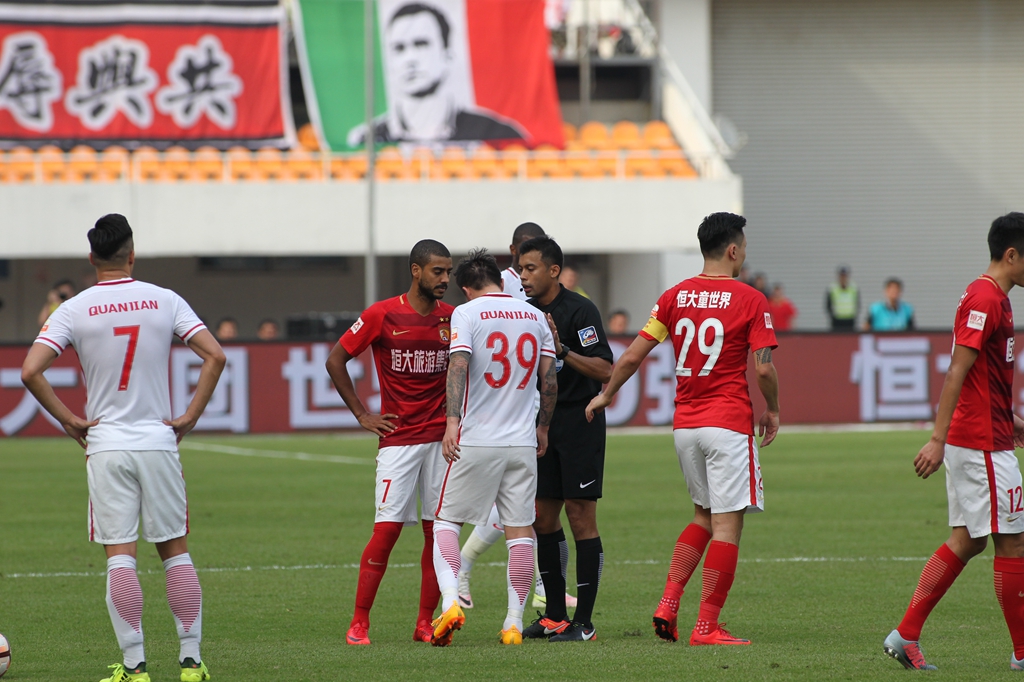 意天空：国米前锋博尼身患流感，将缺席对阵比萨的比赛（意天空：国米前锋博尼因流感缺席与比萨之战）