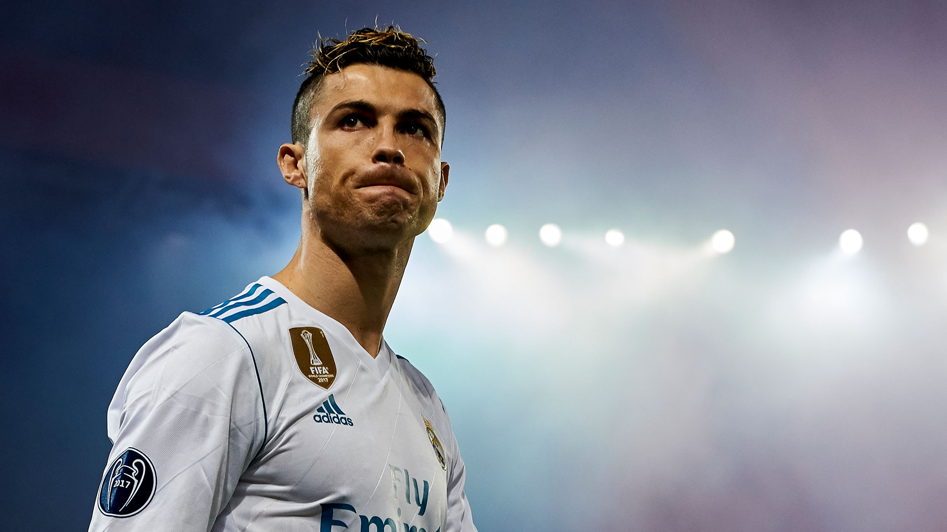 巴萨官方：受大雾影响，球队客战贝蒂斯的航班延误一小时（巴萨官宣：大雾致球队赴客战贝蒂斯航班延误一小时）