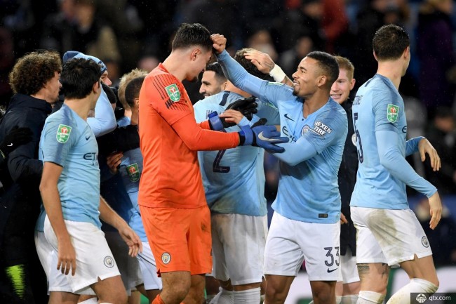 邓弗里斯：希望两到三周内复出，我们的球队就像一个大家庭（邓弗里斯：力争两三周内回归，球队就像一家人）