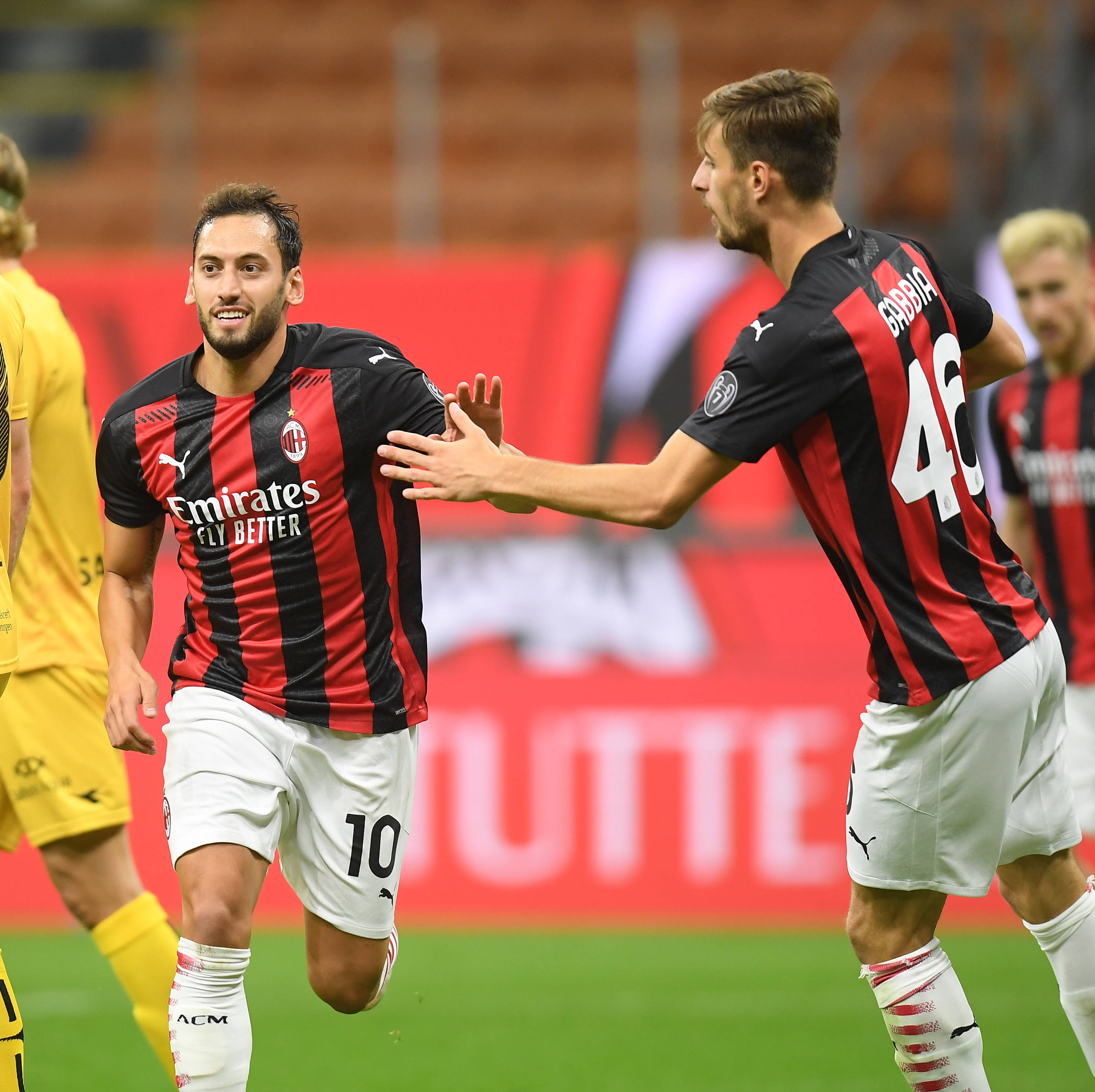 欧冠半场：齐玛乌龙，库杜斯造险，热刺1-0布拉格斯拉维亚（欧冠半场战报：齐玛乌龙送礼，库杜斯造险，热刺暂时1-0领先布拉格斯拉维亚）